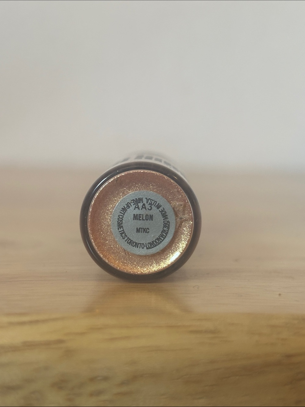 MAC Cosmetics Loose Pigment Eyeshadow, Shade Melon - Picture 2 of 3